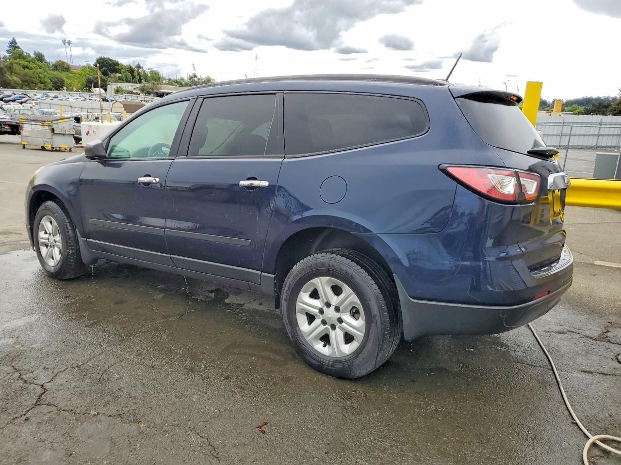 2016 Chevrolet Traverse Ls - Фото 2