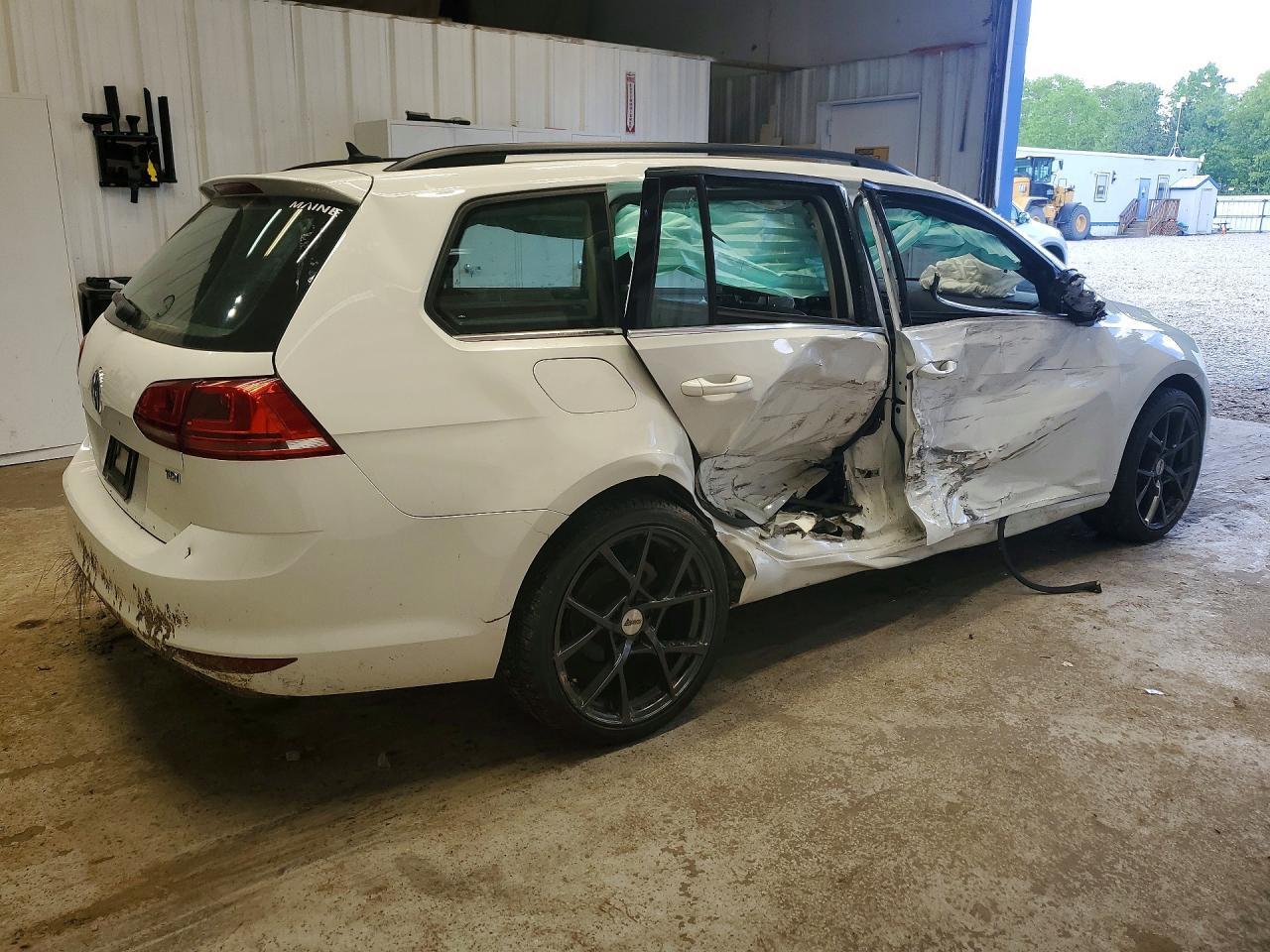 2015 Volkswagen Golf - Image 3