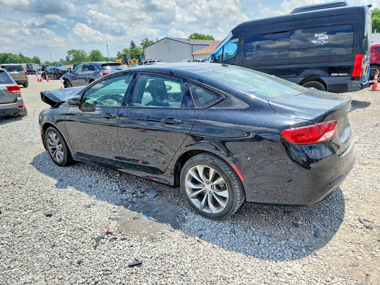2015 Chrysler 200 S - Фото 2