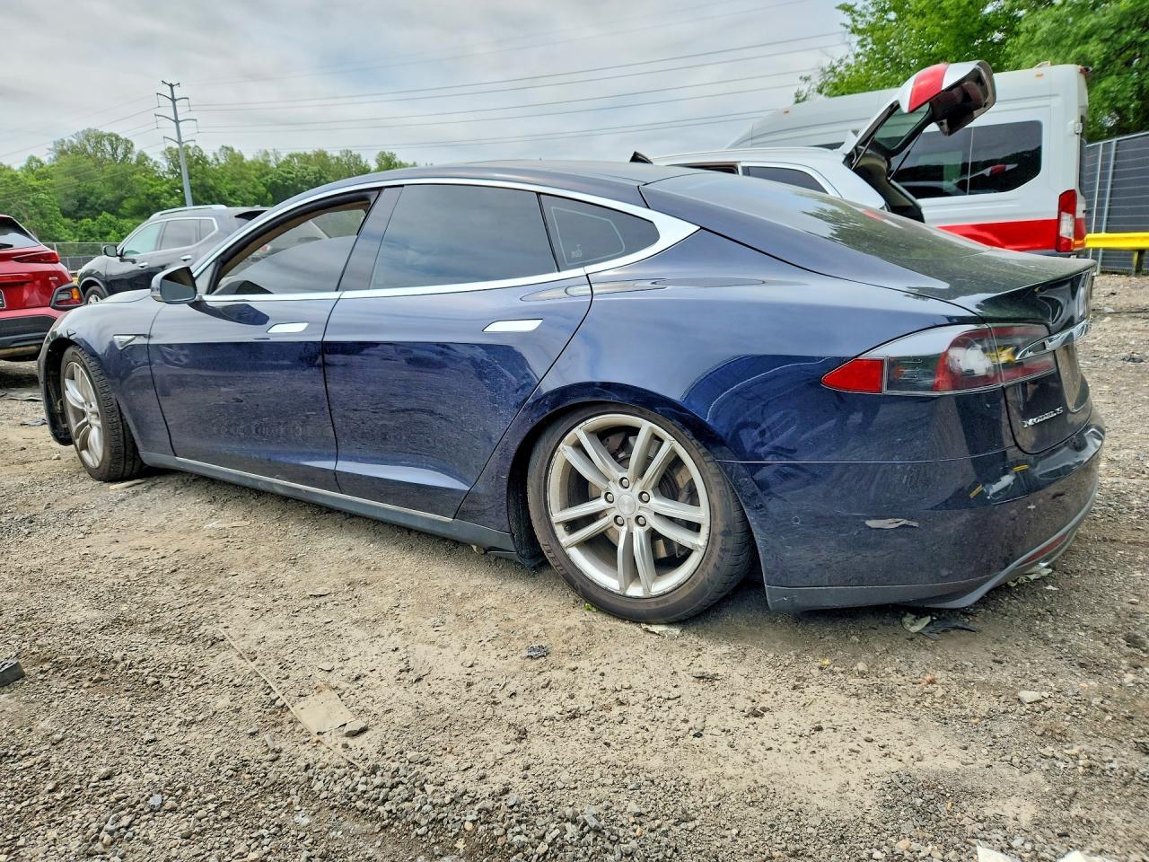 2015 Tesla Model S 85D - Image 2
