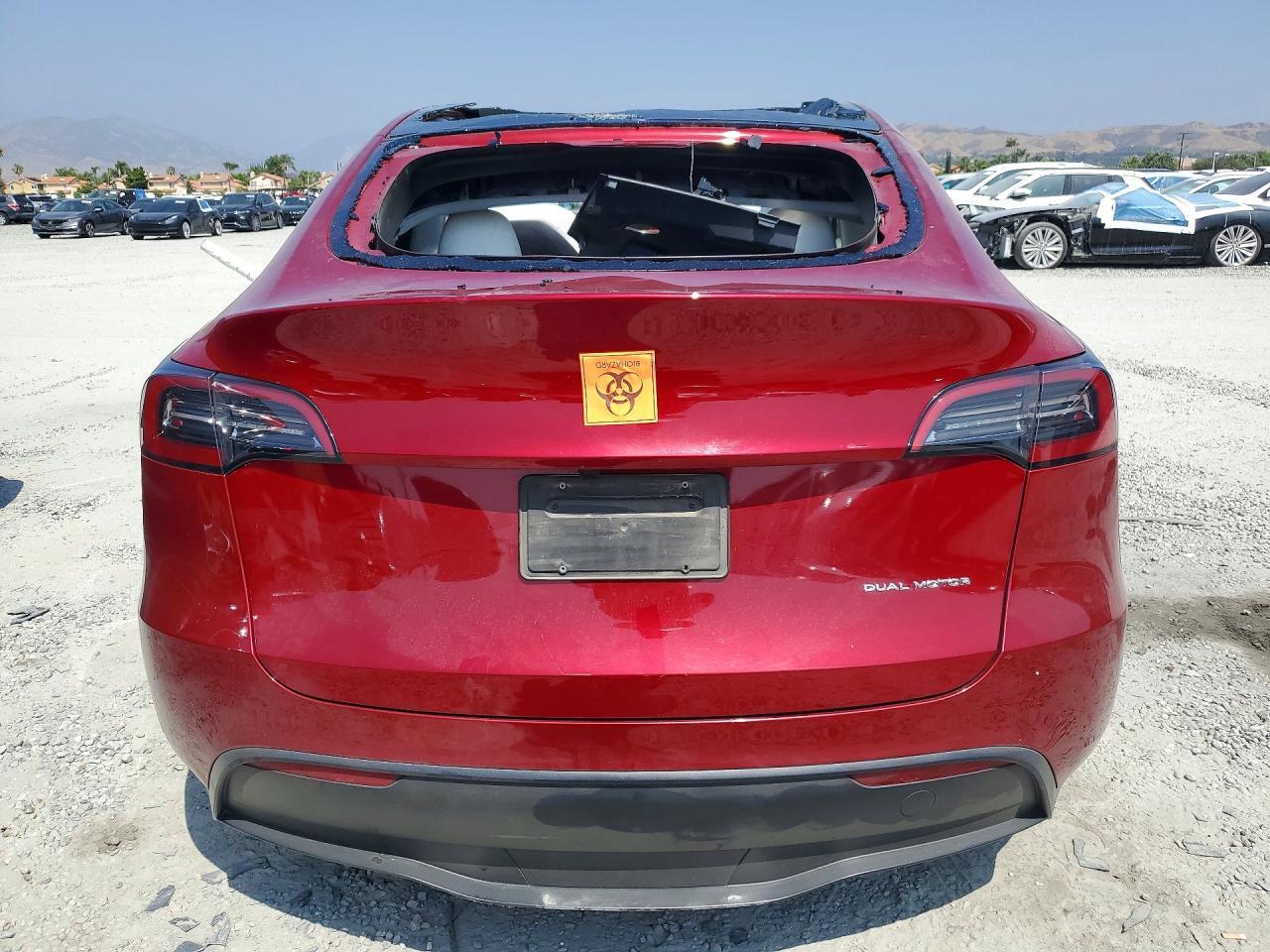 2025 Tesla Model Y - Фото 6