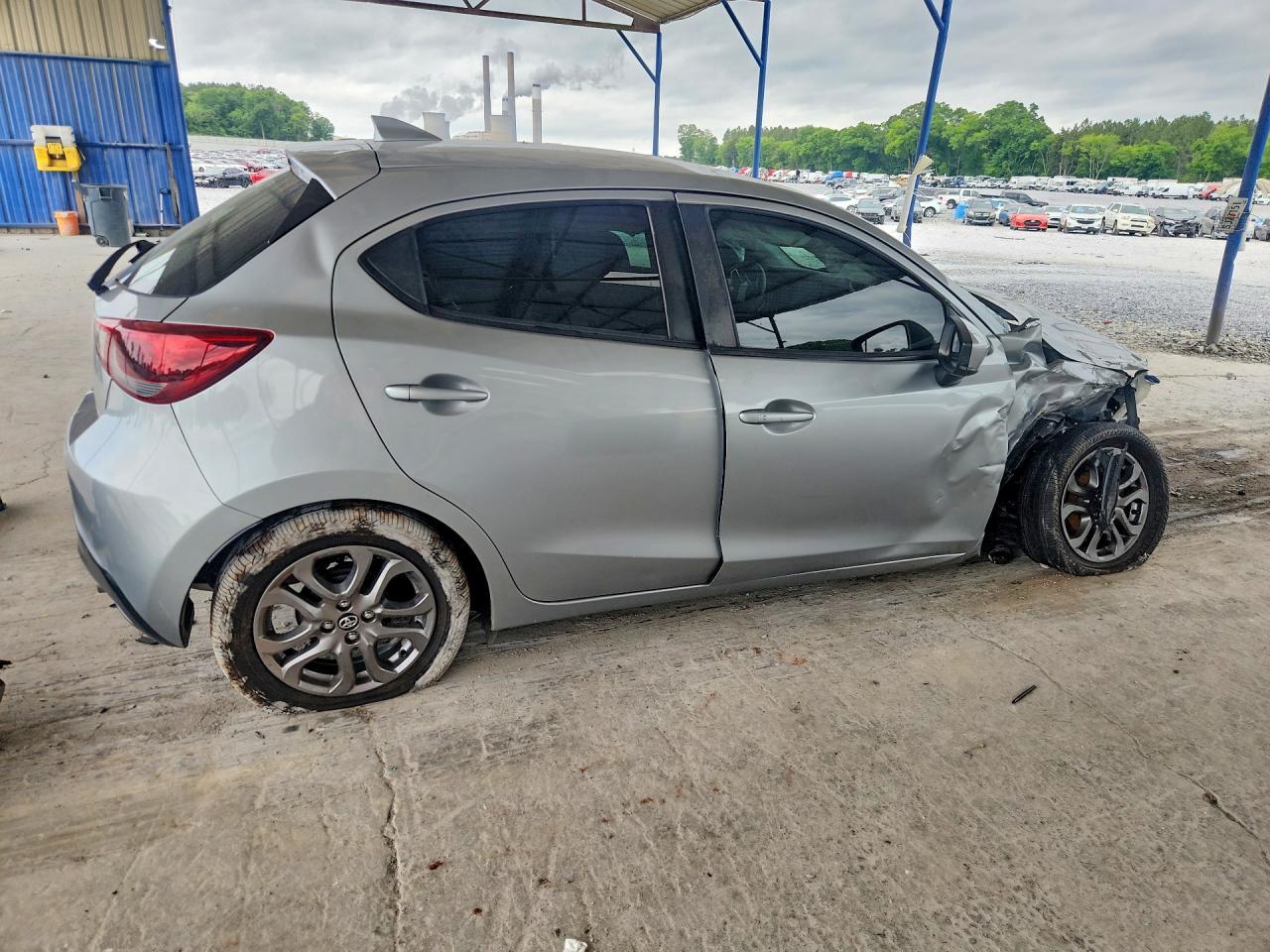 2020 Toyota Yaris Hatchback Le - Фото 4