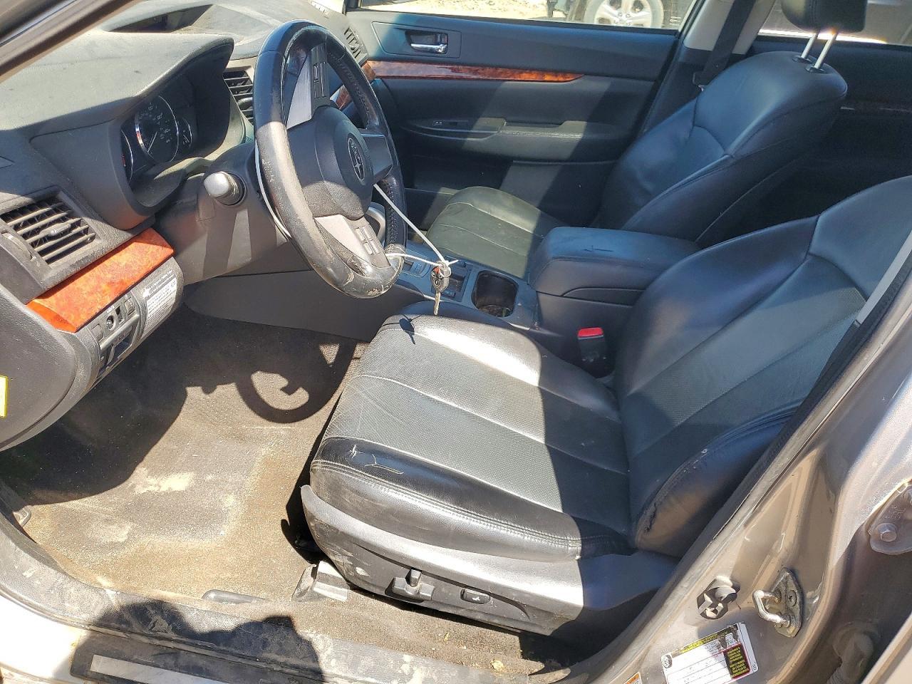 2011 Subaru Outback 2.5I Limited - Image 7