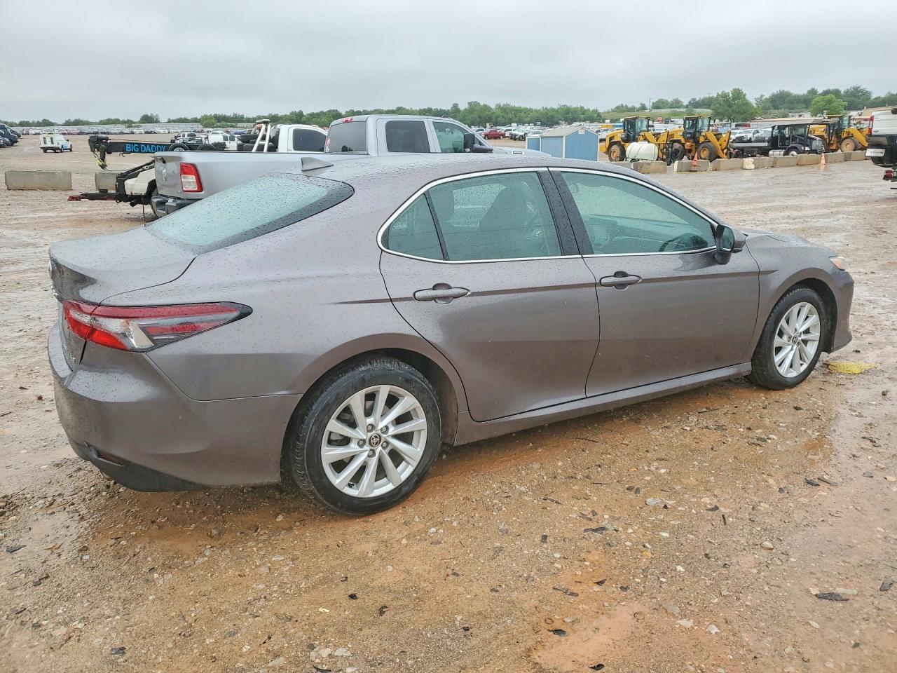2024 Toyota Camry Le - Фото 3