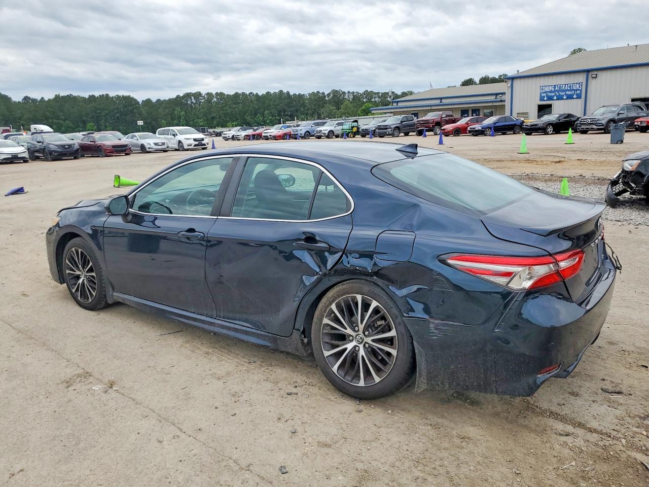 2019 Toyota Camry Se - Image 2