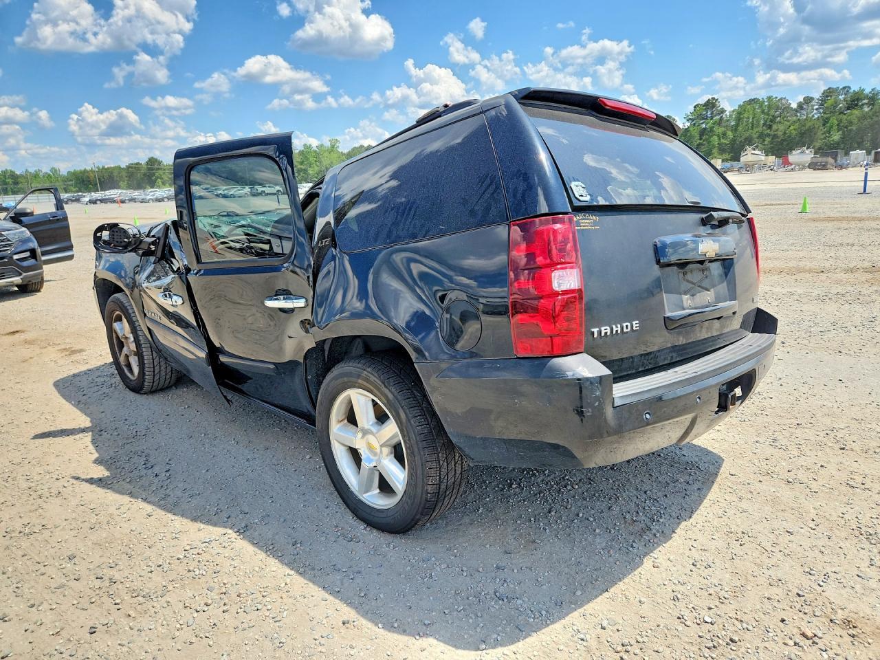 2008 Chevrolet Tahoe C1500 - Фото 2