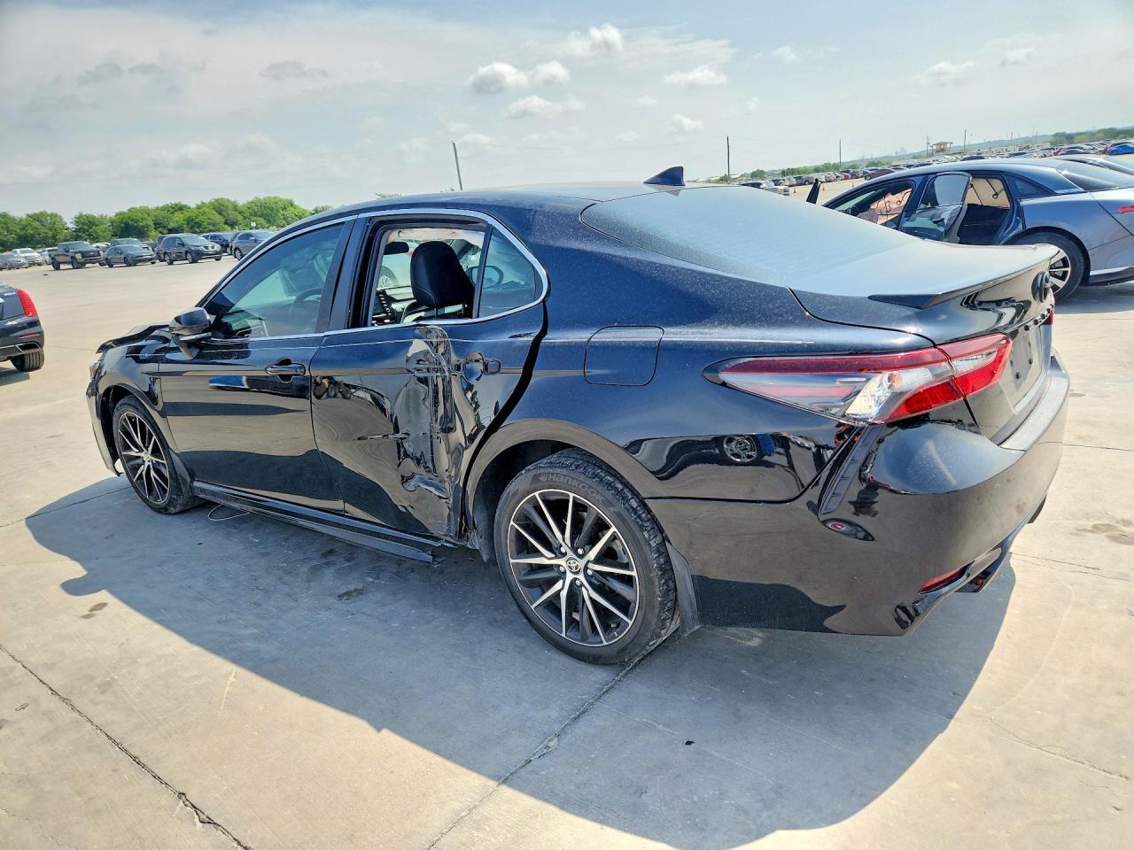 2023 Toyota Camry Se - Фото 2