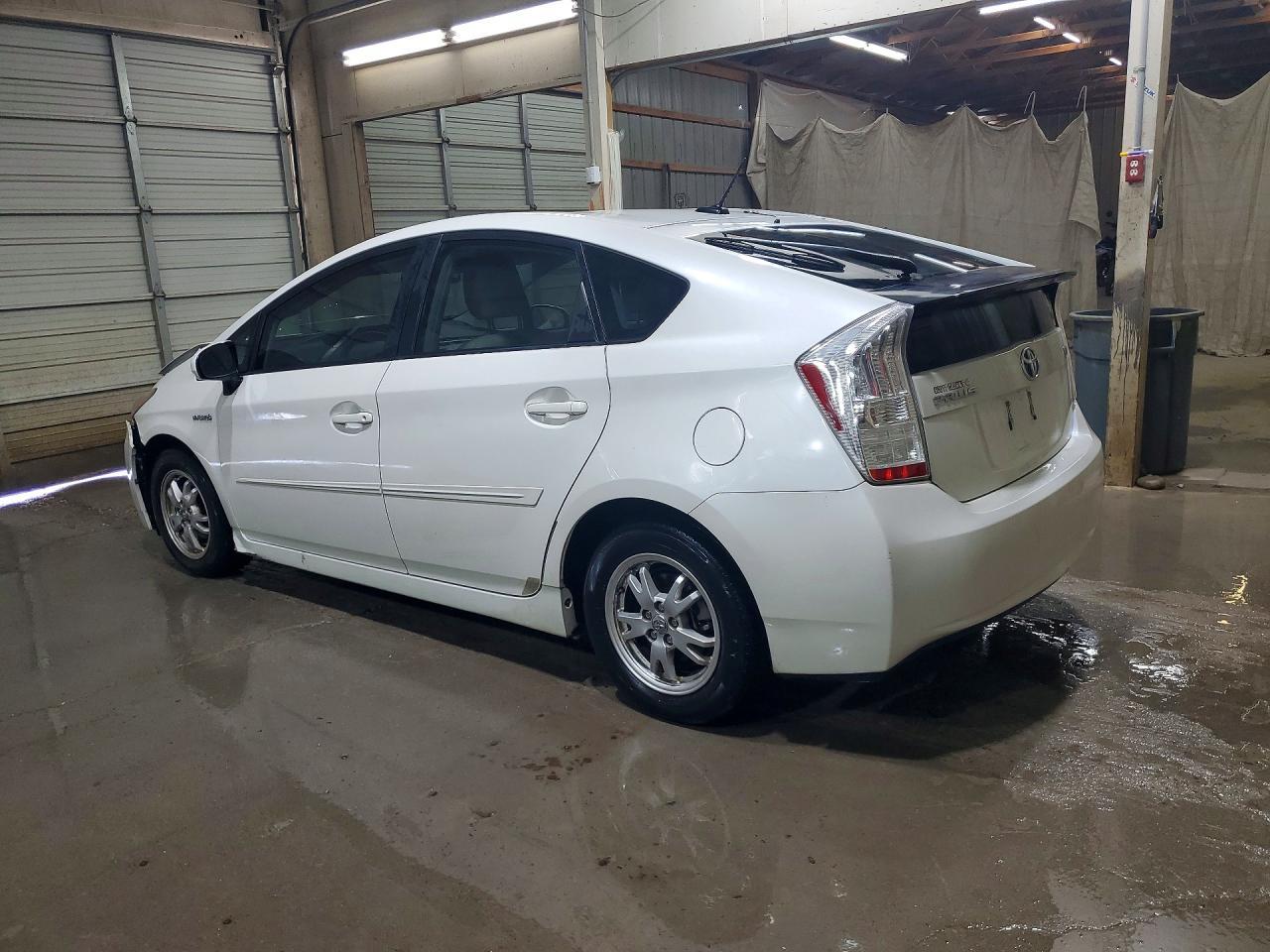 2010 Toyota Prius Iii - Фото 2