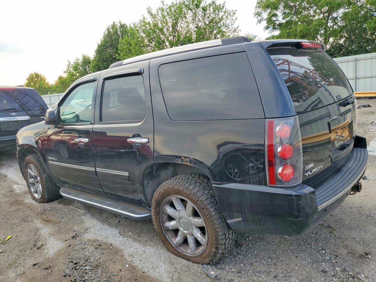 2012 GMC Yukon Denali - Фото 2