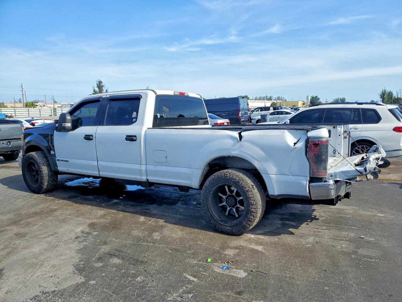 2017 Ford F350 Super Duty - Фото 2
