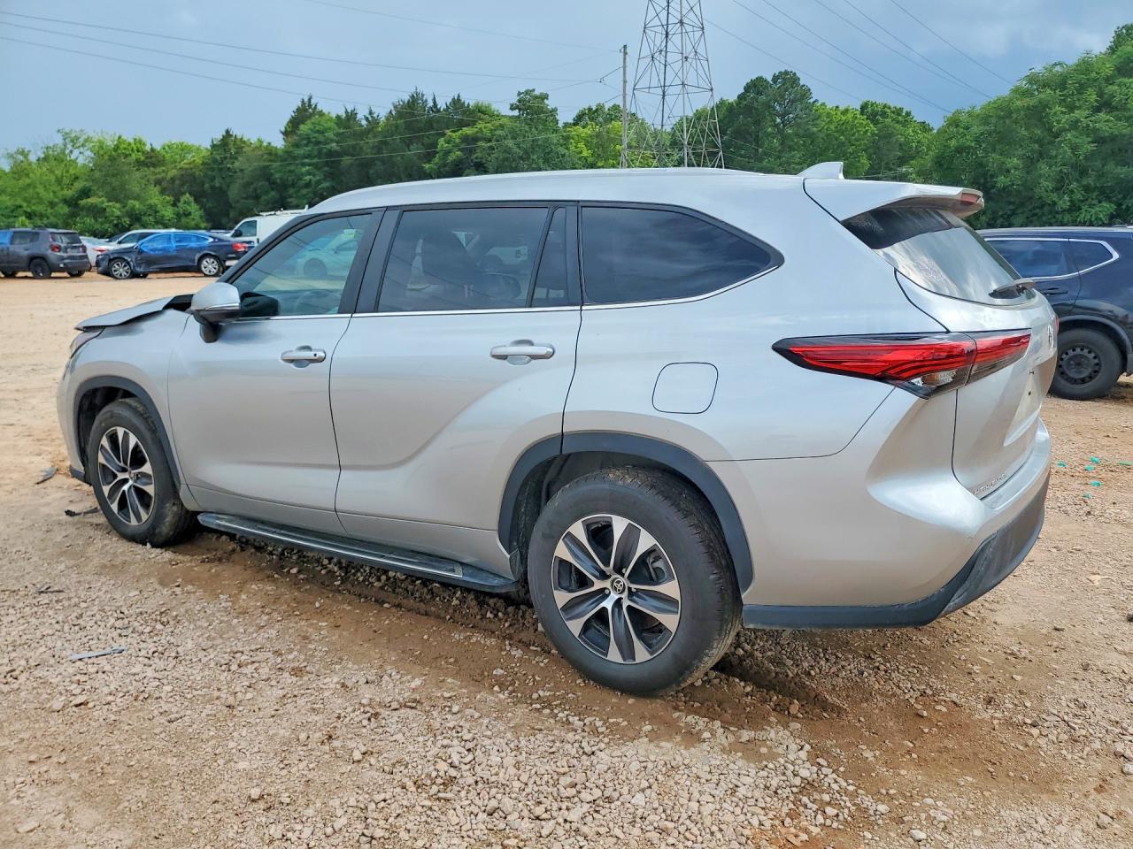 2023 Toyota Highlander Xle - Image 2