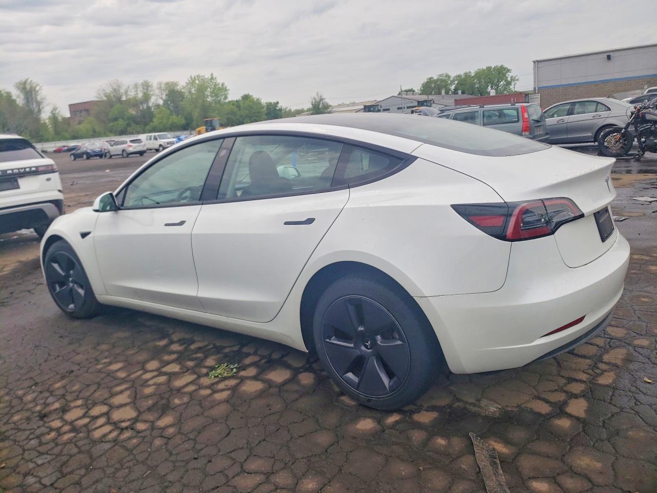 2023 Tesla Model 3 - Фото 2