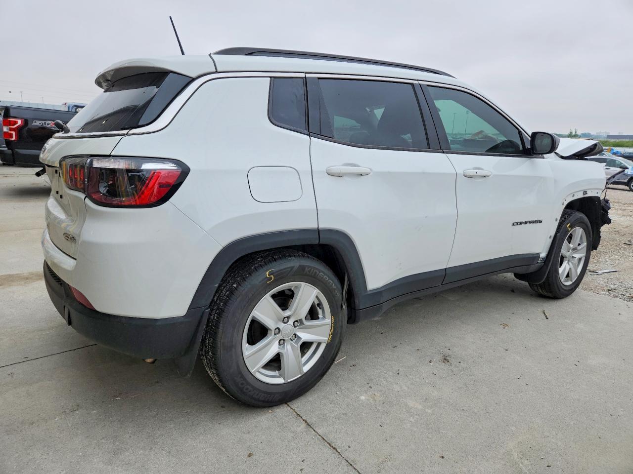 2022 Jeep Compass Latitude - Image 3