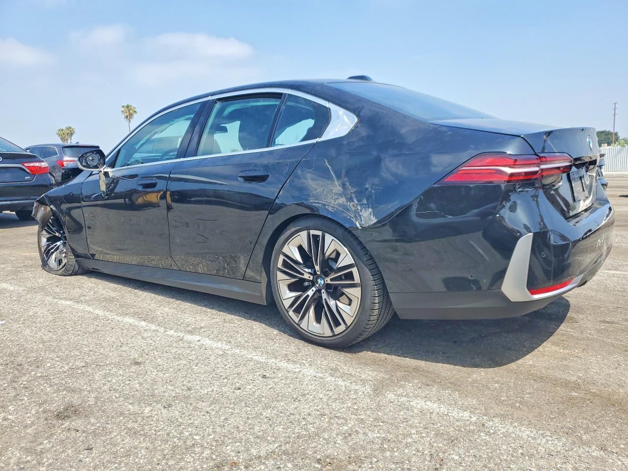 2025 BMW 530 I - Фото 2