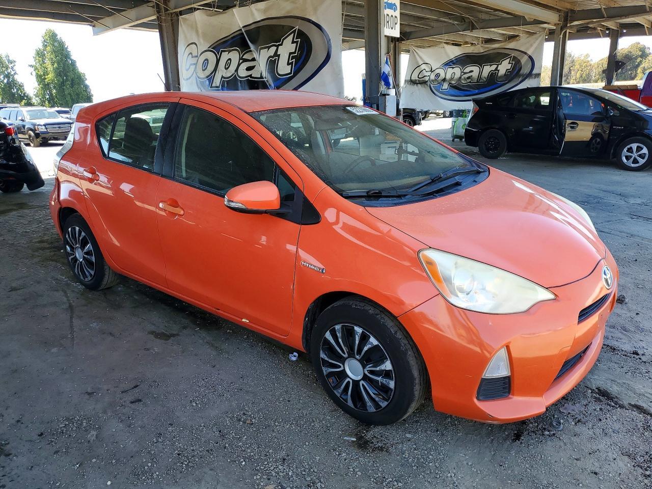 2013 Toyota Prius C Two - Фото 4