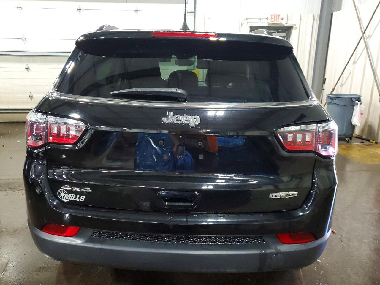 2022 Jeep Compass Latitude Lux - Image 6