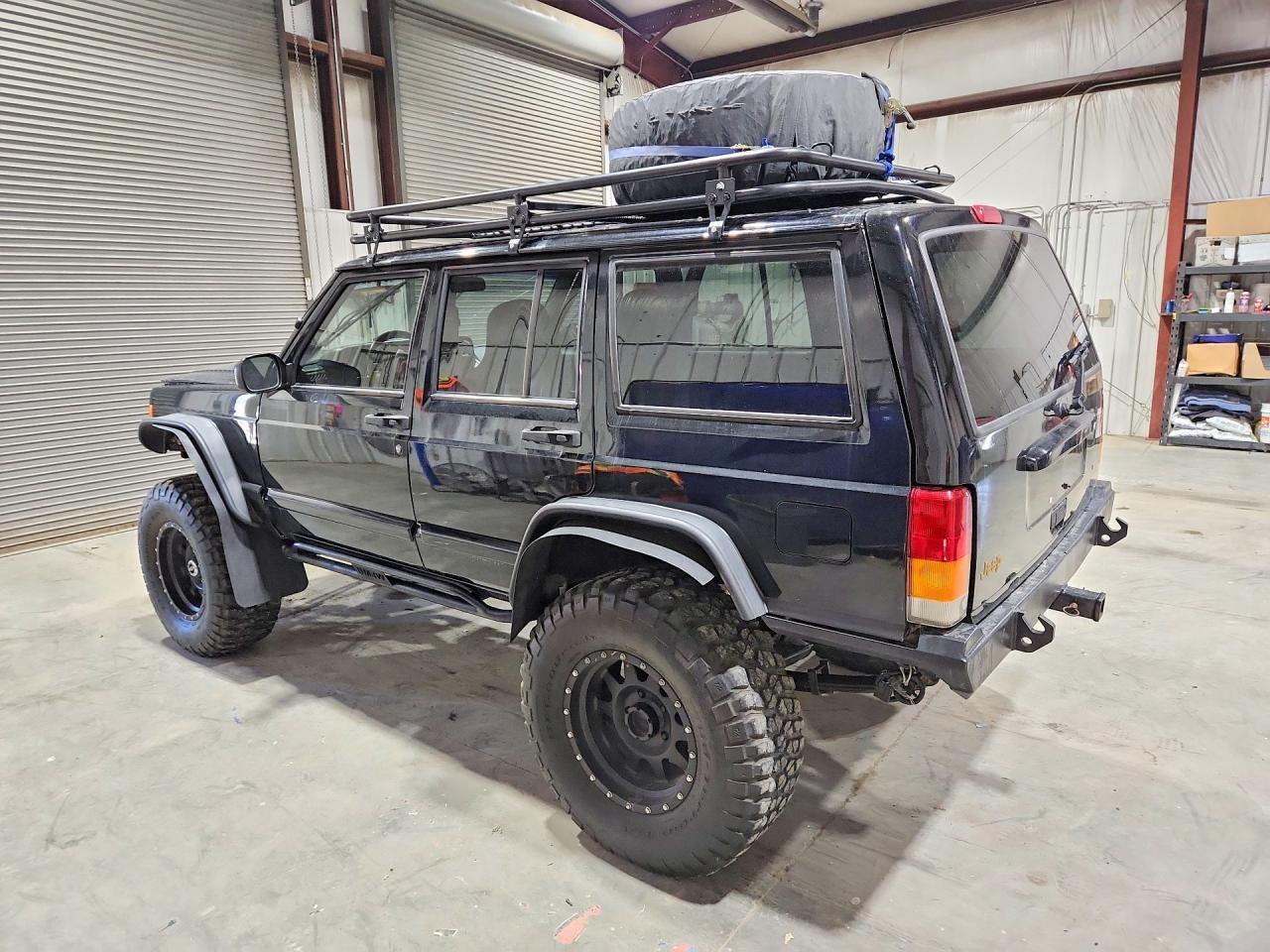 2001 Jeep Cherokee Sport - Image 2