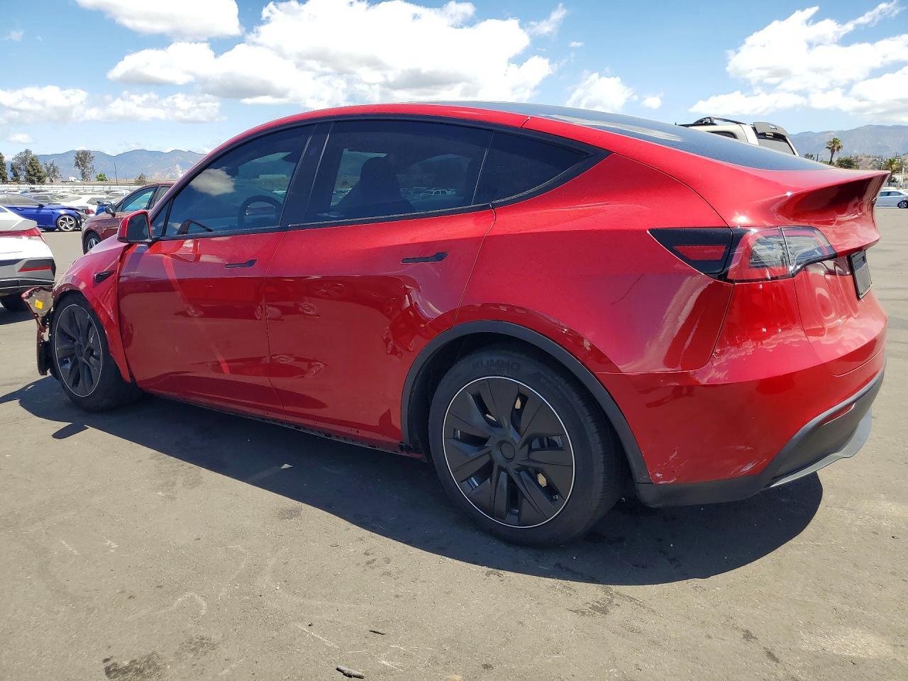 2023 Tesla Model Y - Фото 2