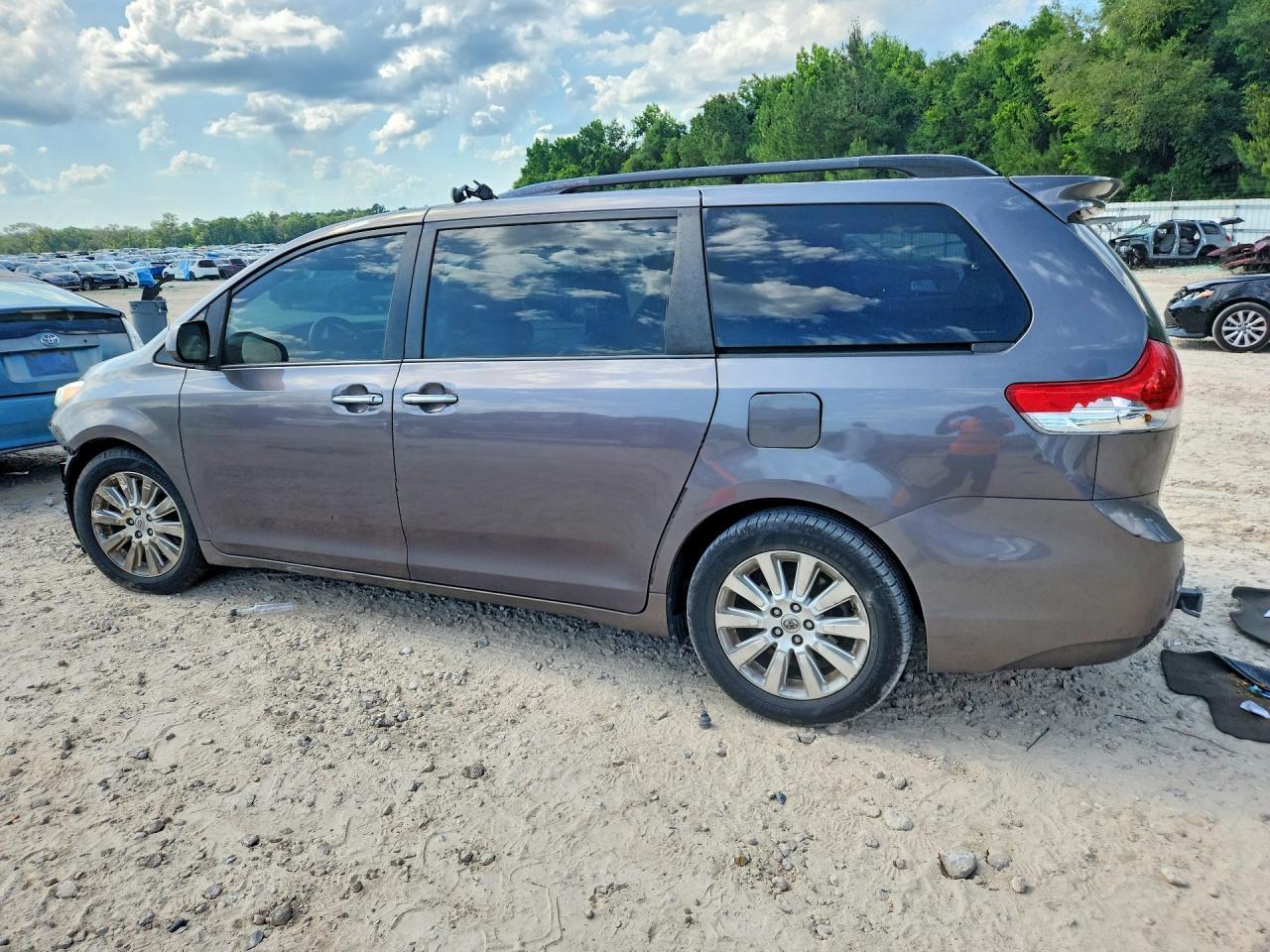 2011 Toyota Sienna Limited 7-Passenger - Image 2
