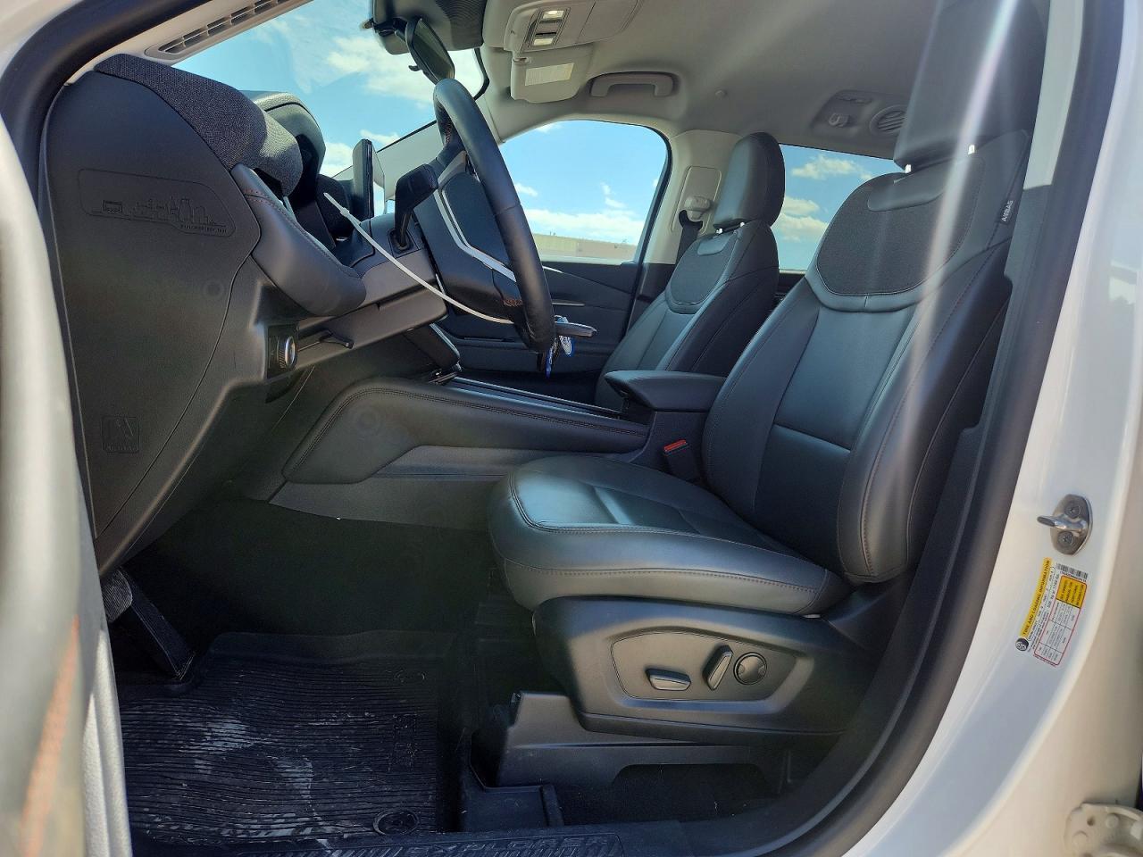 2025 Ford Explorer Active - Image 7