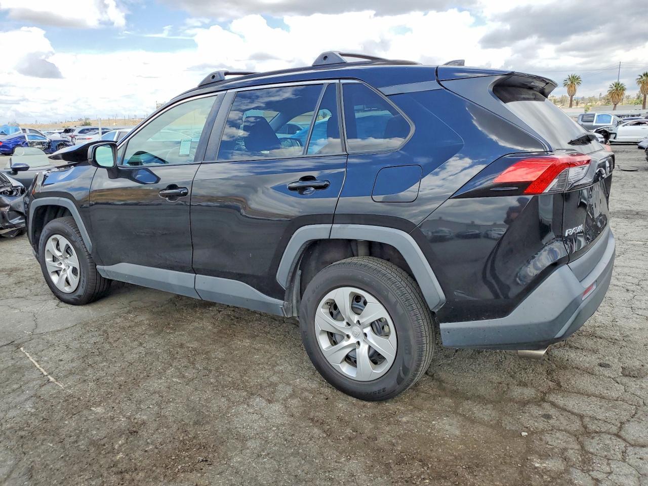 2020 Toyota Rav4 Le - Фото 2