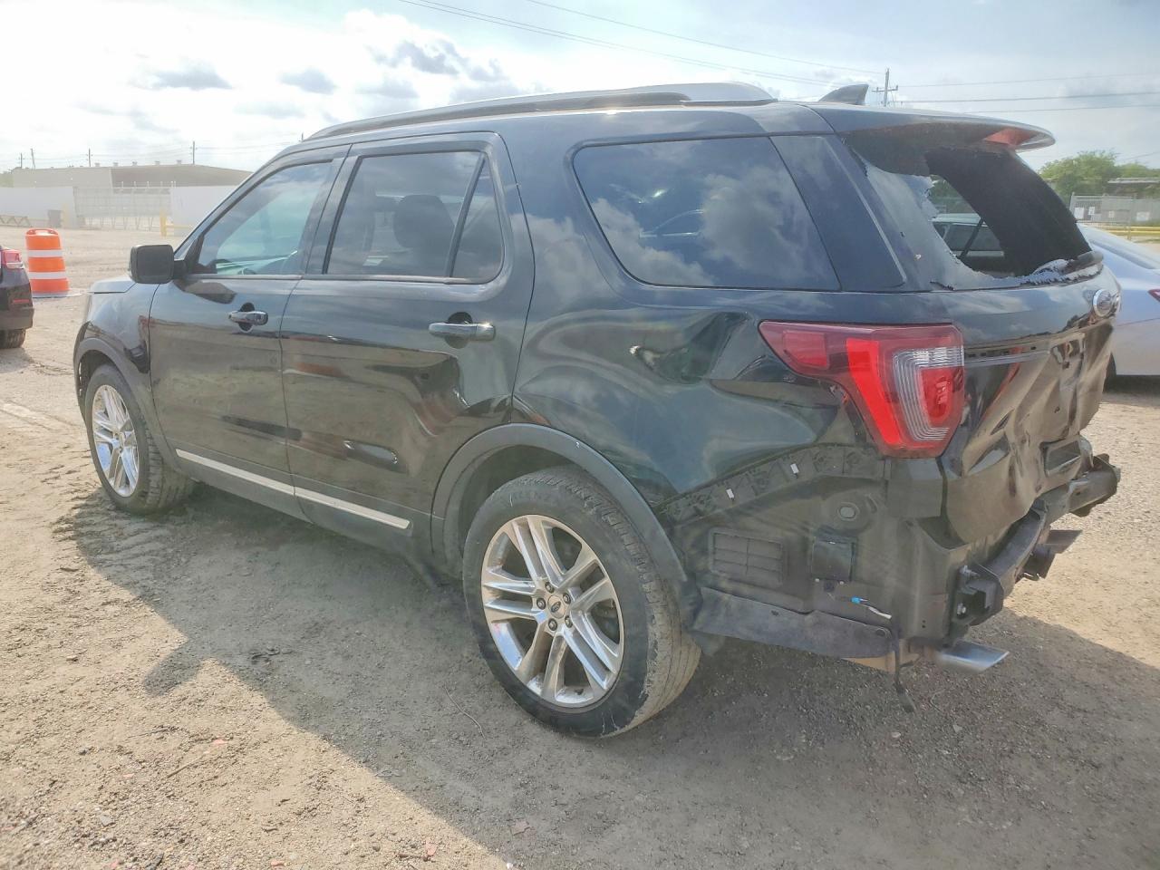 2017 Ford Explorer Xlt - Фото 2
