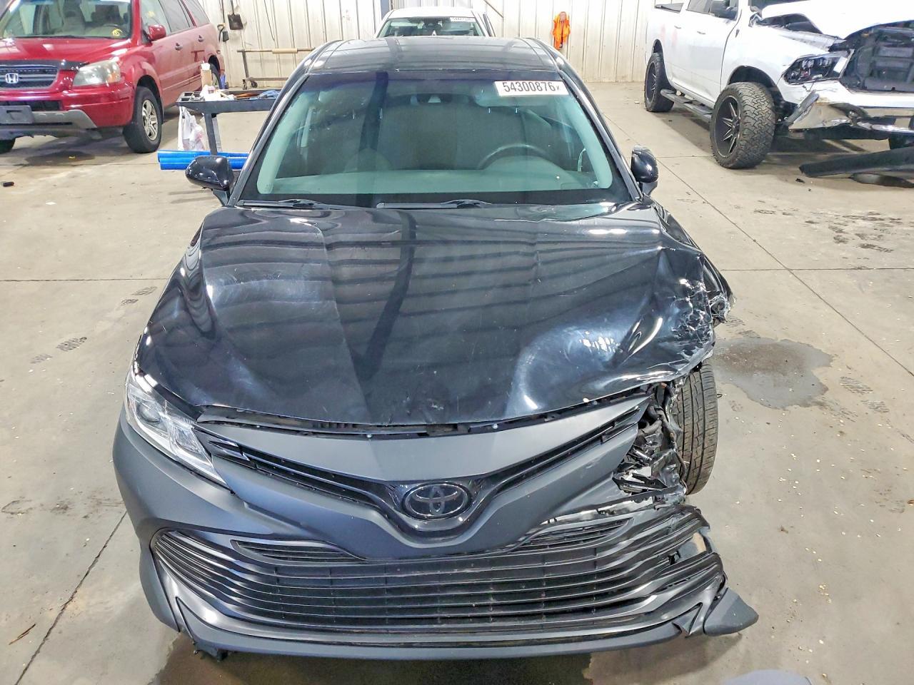 2020 Toyota Camry Le - Фото 5