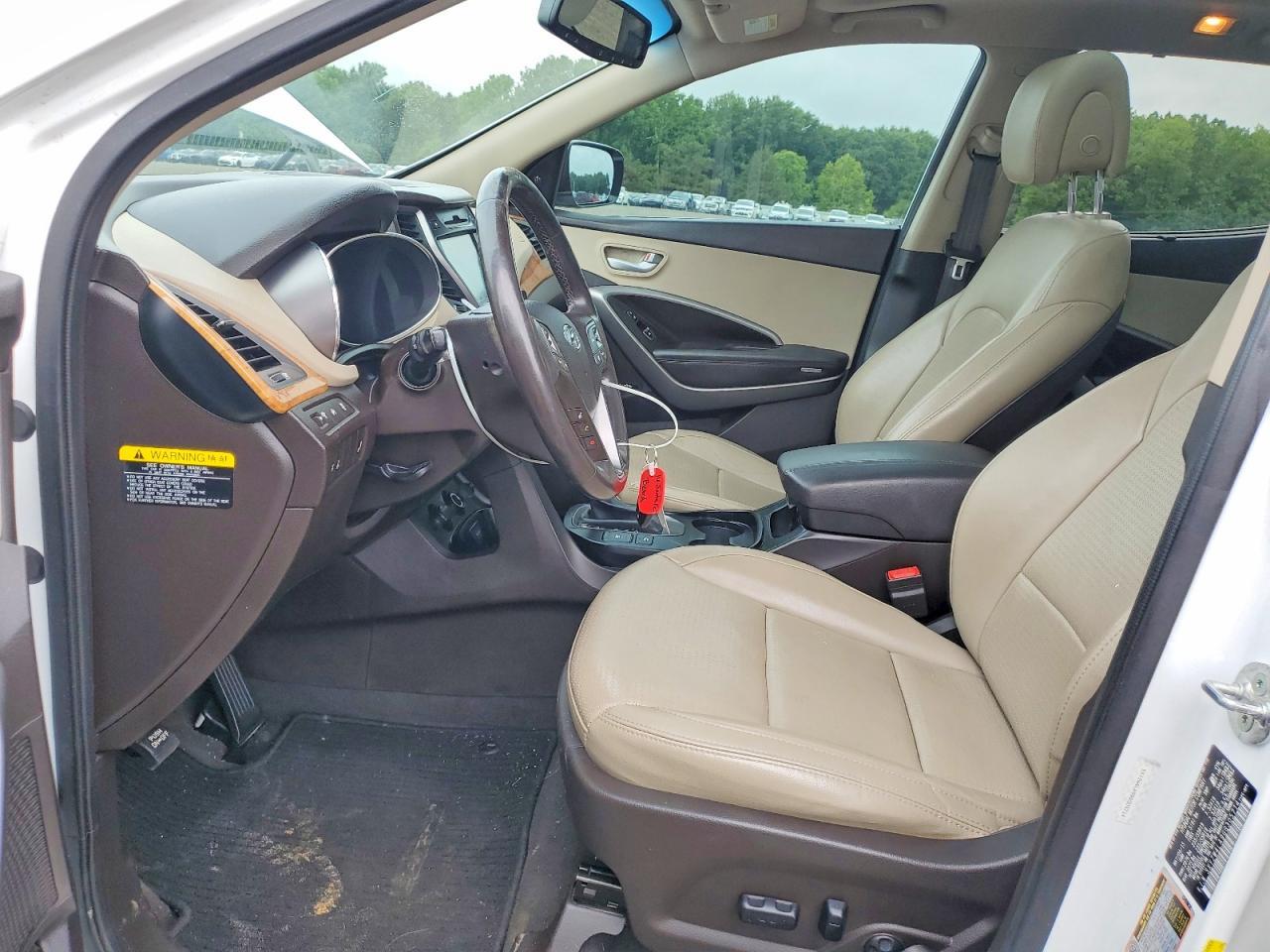 2016 Hyundai Santa Fe - Image 7