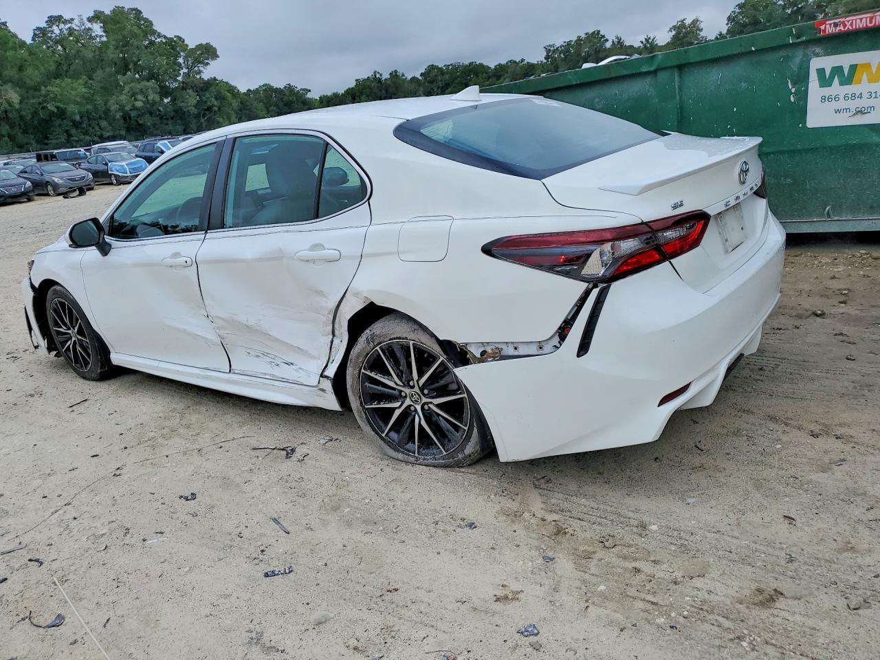 2021 Toyota Camry Se - Фото 2