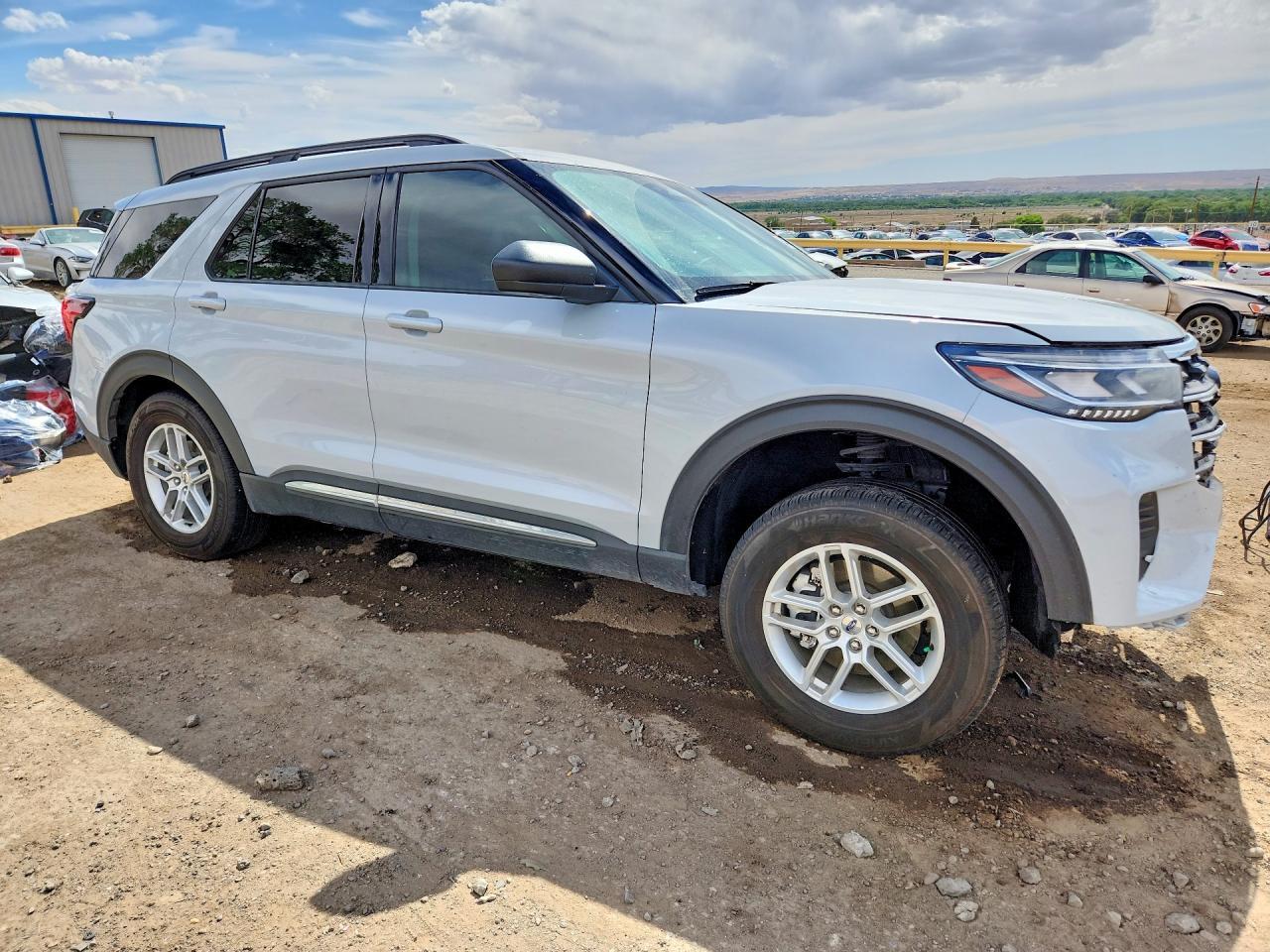 2025 Ford Explorer Active - Фото 4