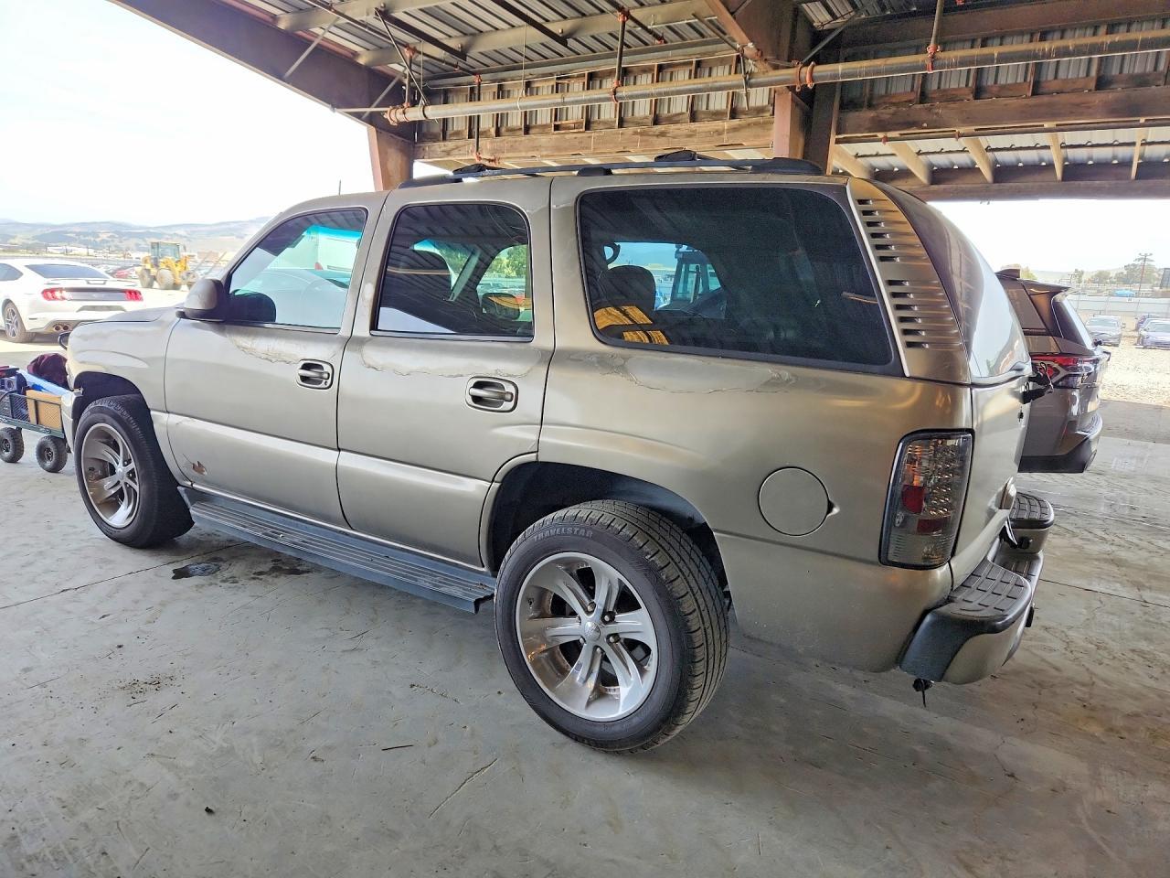 2004 Chevrolet Tahoe C1500 - Image 2