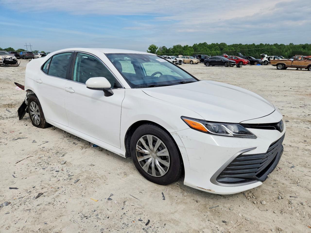 2022 Toyota Camry Le - Фото 4