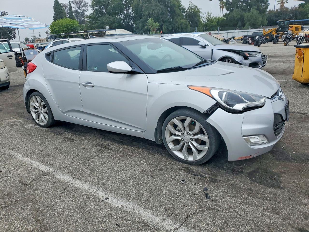 2012 Hyundai Veloster Base - Image 4