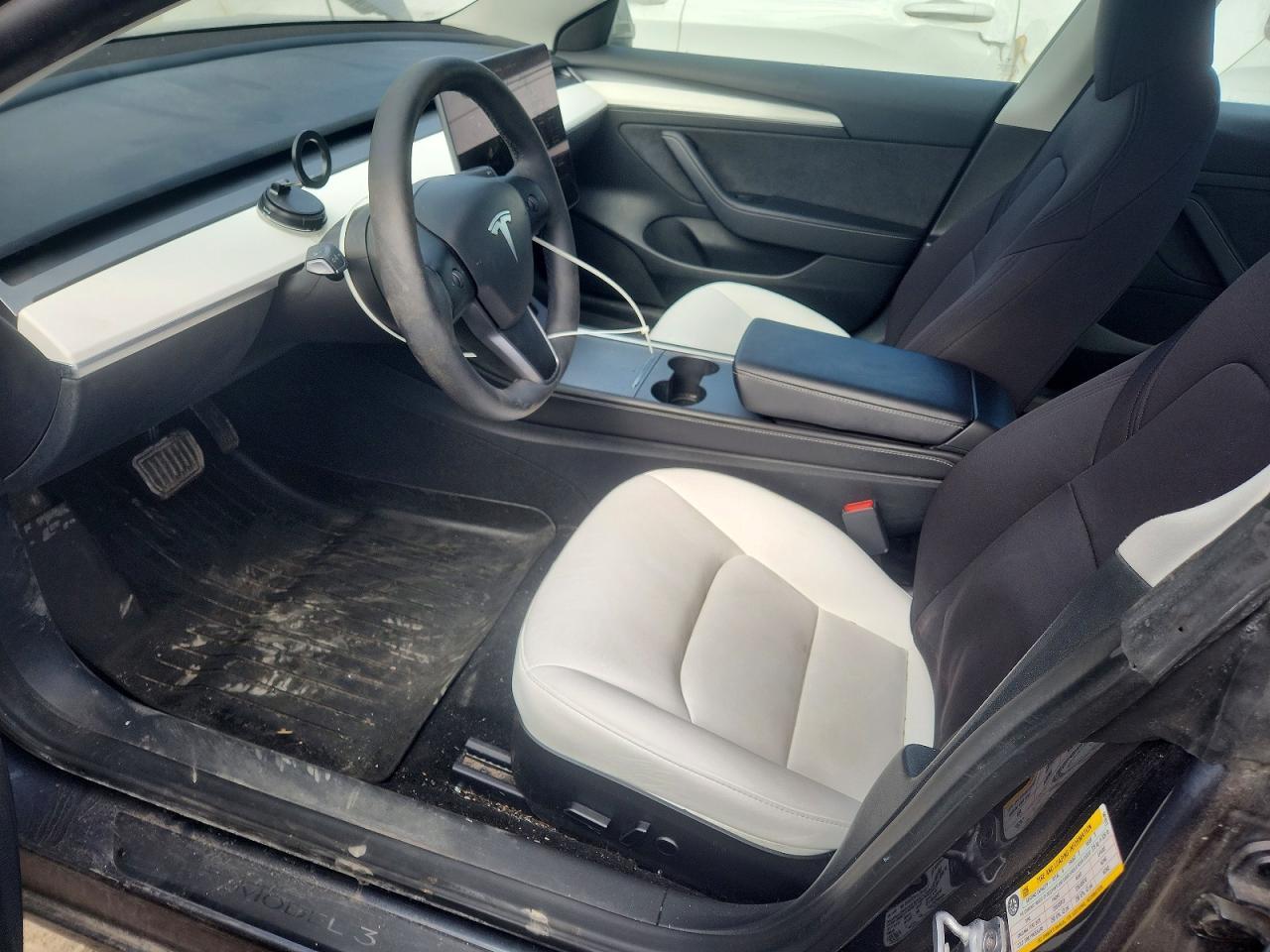 2023 Tesla Model 3 - Image 7