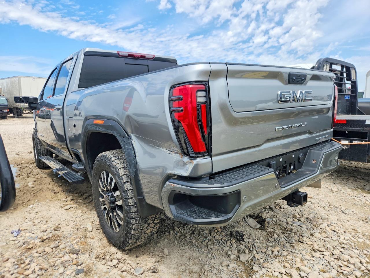 2025 GMC Sierra K2500 Denali Ultimate - Фото 2