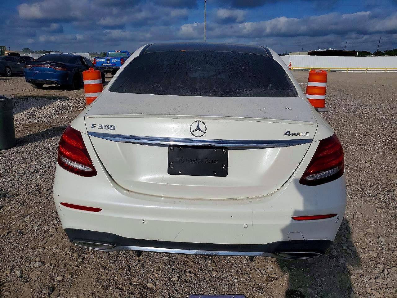 2017 Mercedes-Benz E 300 4Matic - Фото 6