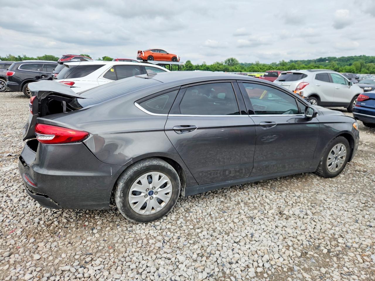 2020 Ford Fusion S - Фото 3