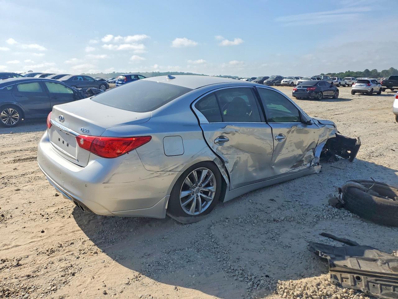 2015 Infiniti Q50 Premium - Image 3