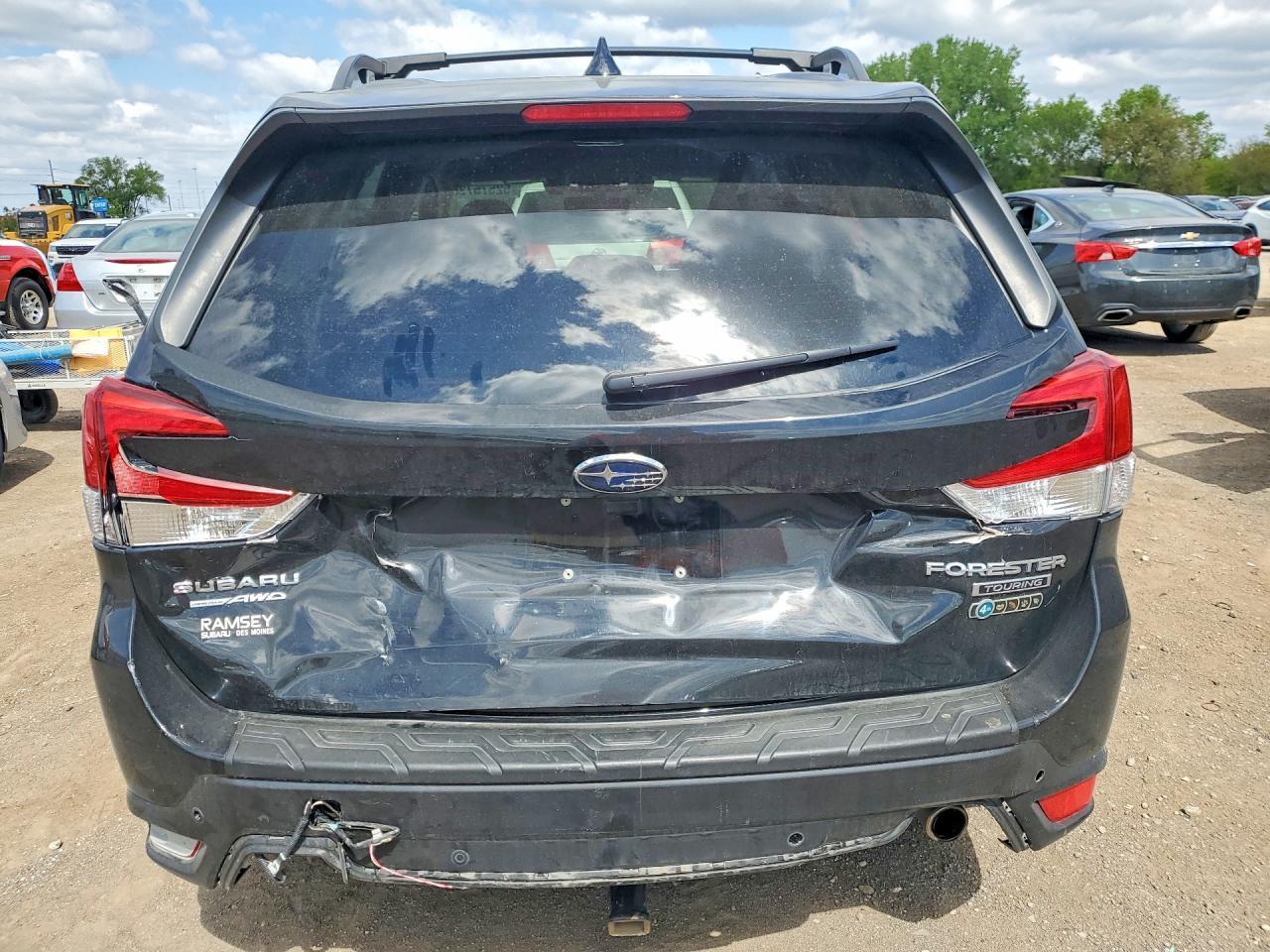 2019 Subaru Forester Touring - Image 6