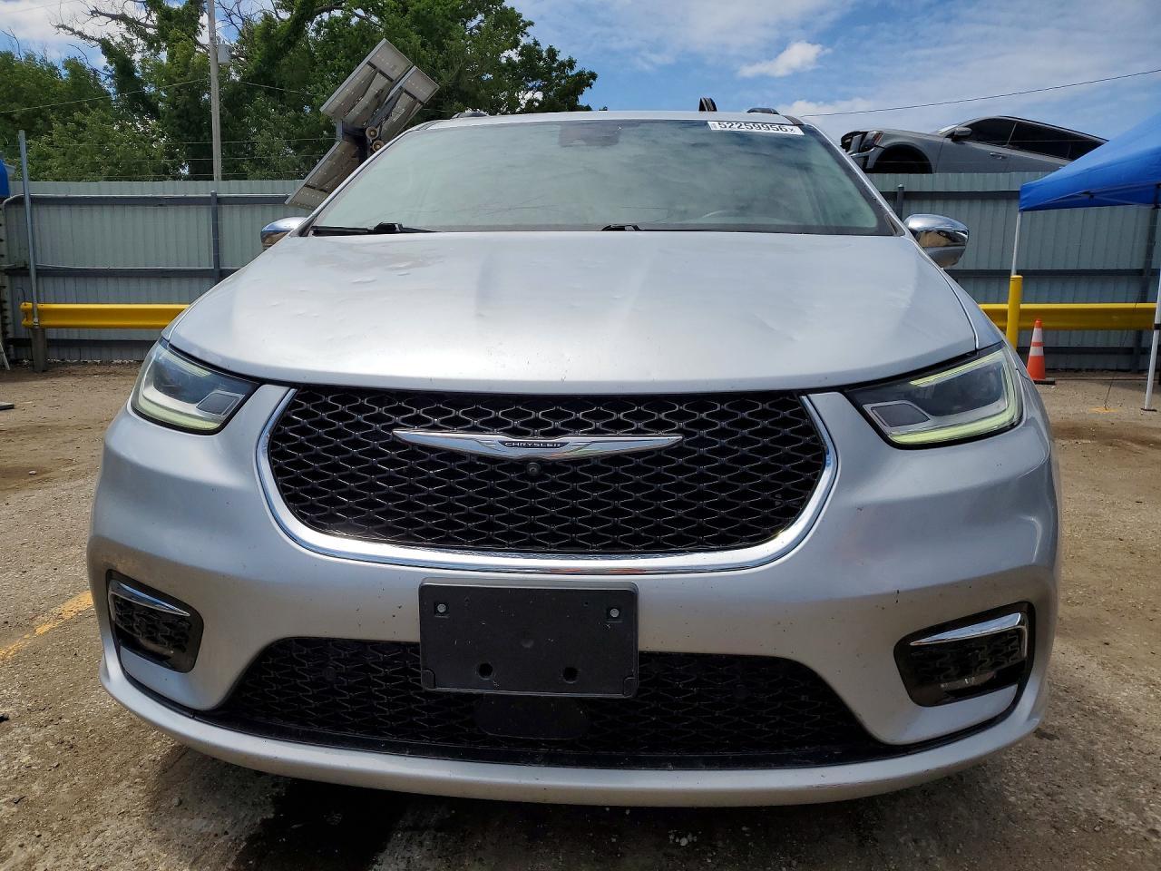 2022 Chrysler Pacifica Limited - Image 5