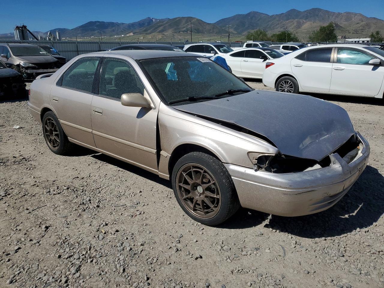 1997 Toyota Camry Le - Image 4