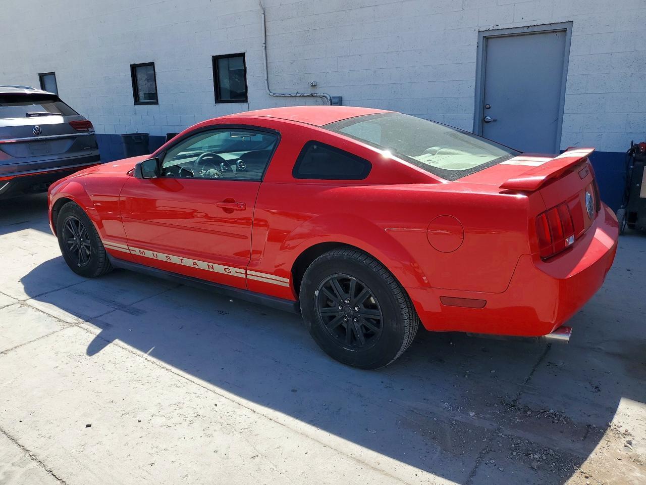 2005 Ford Mustang - Фото 2