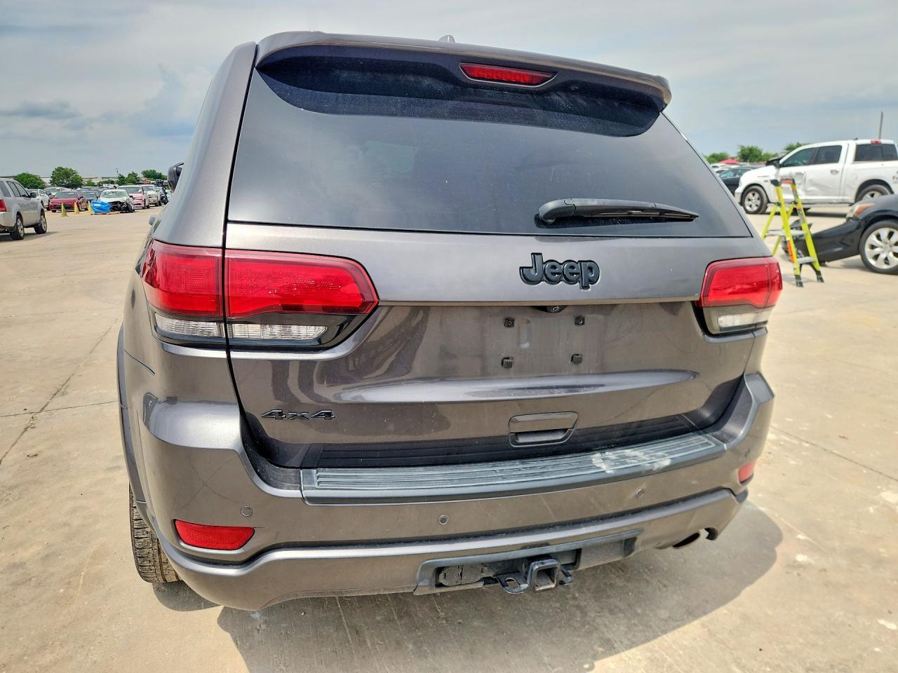 2019 Jeep Grand Cherokee Laredo - Image 6