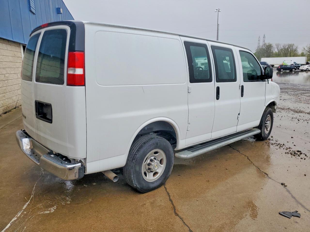 2022 Chevrolet Express G2500 Delivery Van - Фото 3