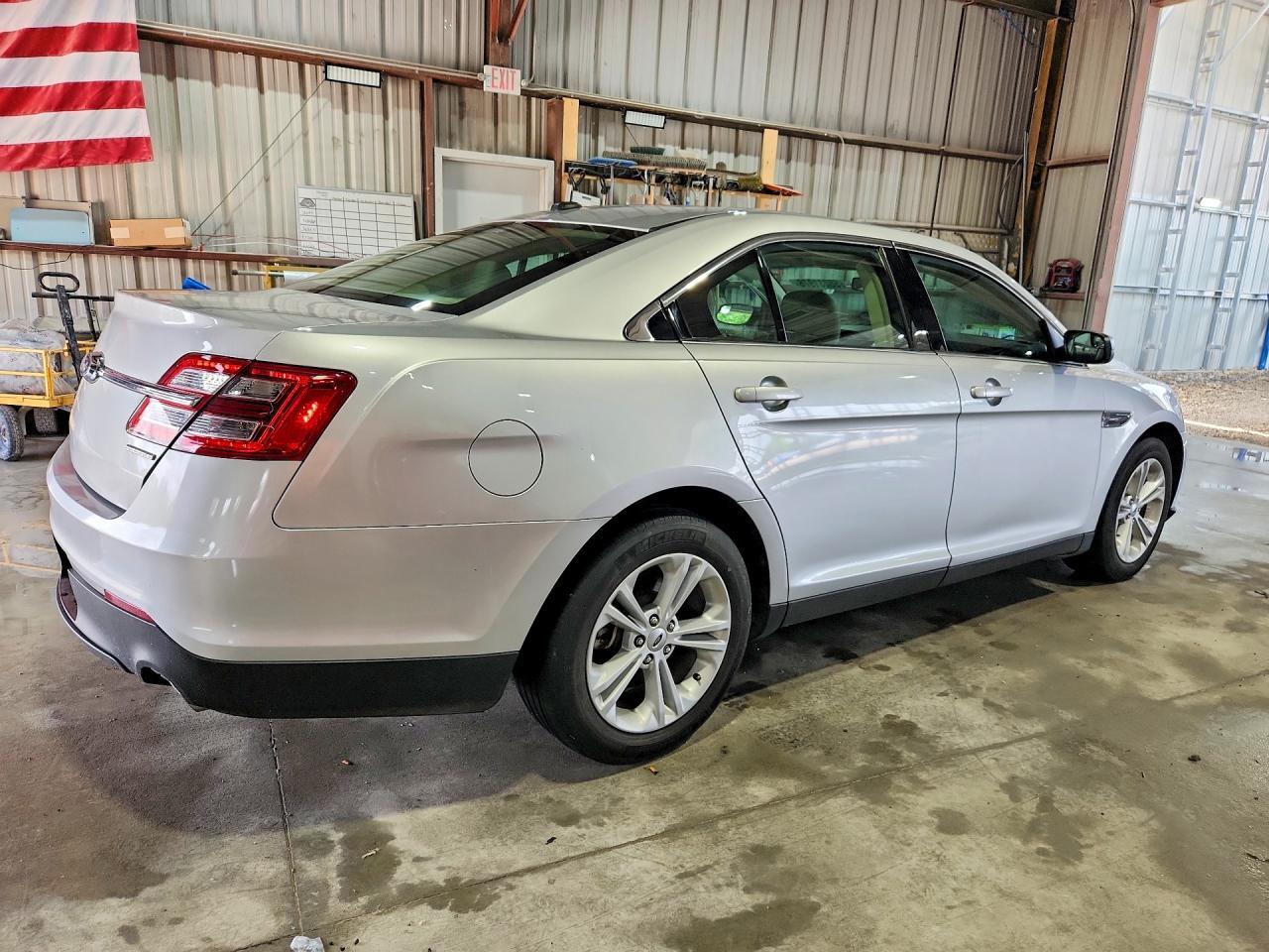 2018 Ford Taurus Se - Image 3