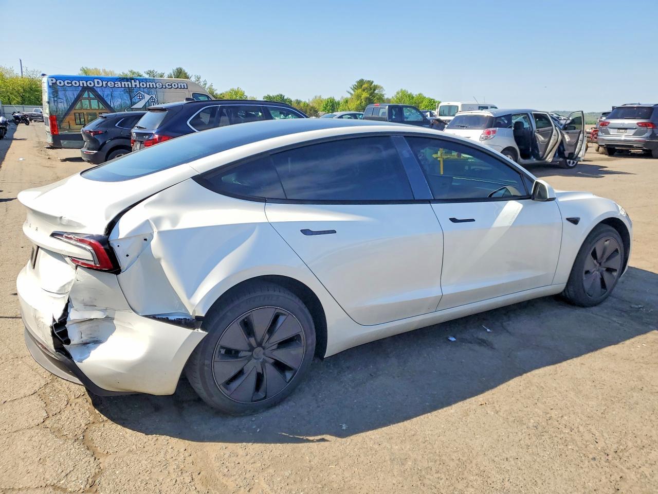 2025 Tesla Model 3 - Image 3