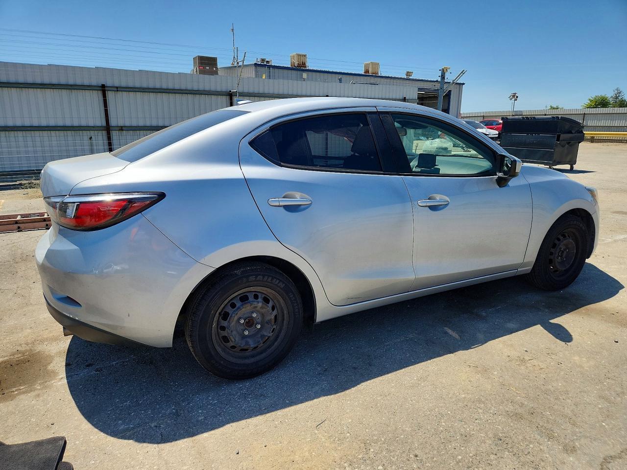 2019 Toyota Yaris L - Фото 3