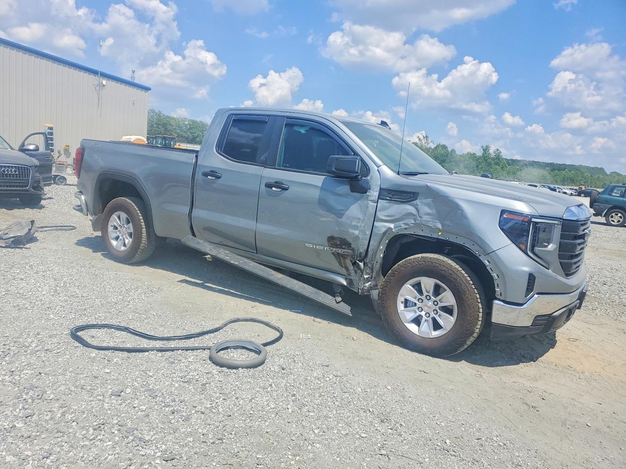 2025 GMC Sierra K1500 - Image 4