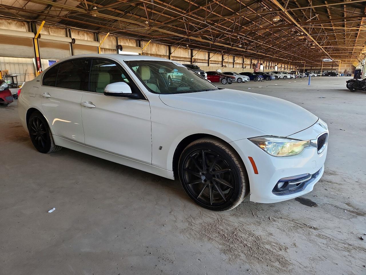 2018 BMW 330E - Фото 4
