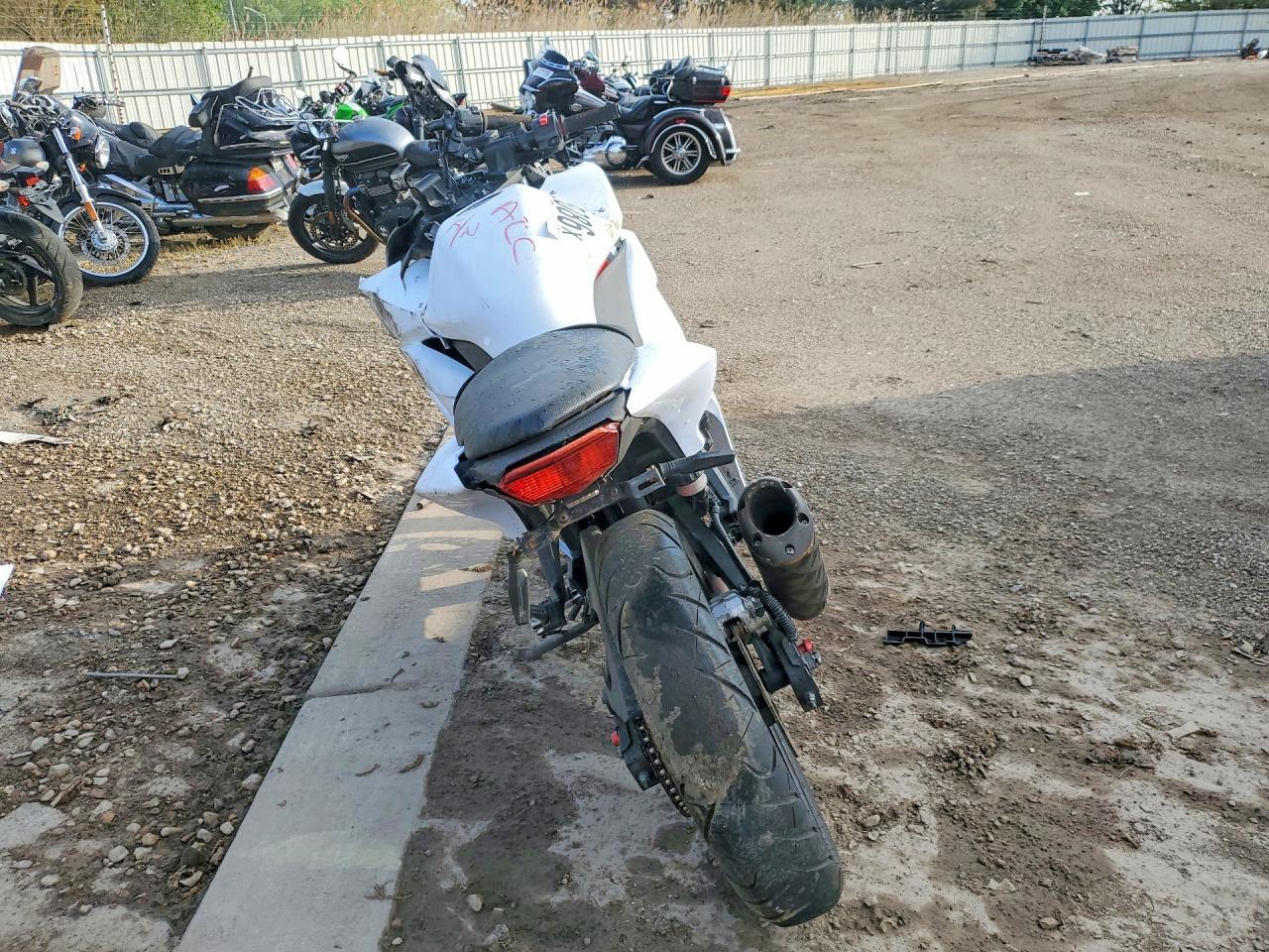 2010 Kawasaki Ex250 J - Image 4
